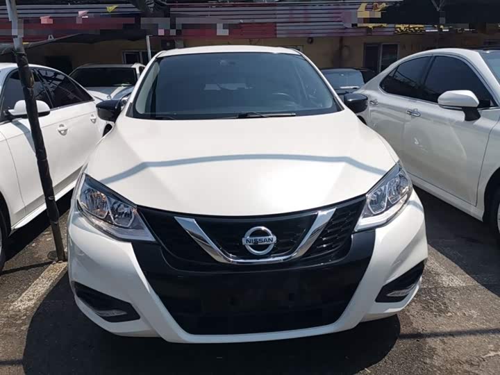 Фото 3 - Nissan Tiida