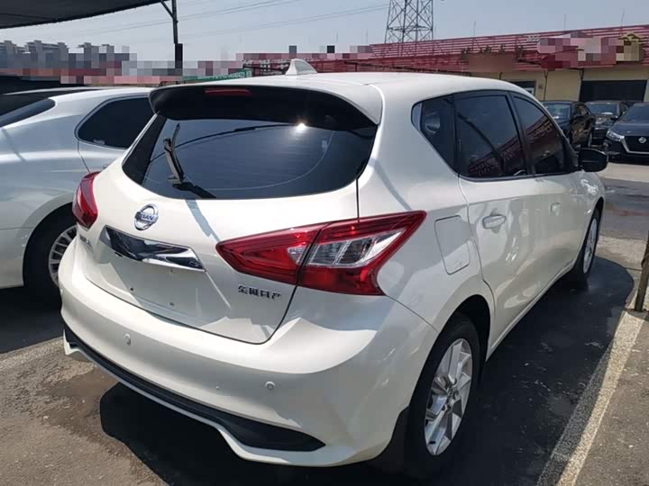 Фото 7 - Nissan Tiida