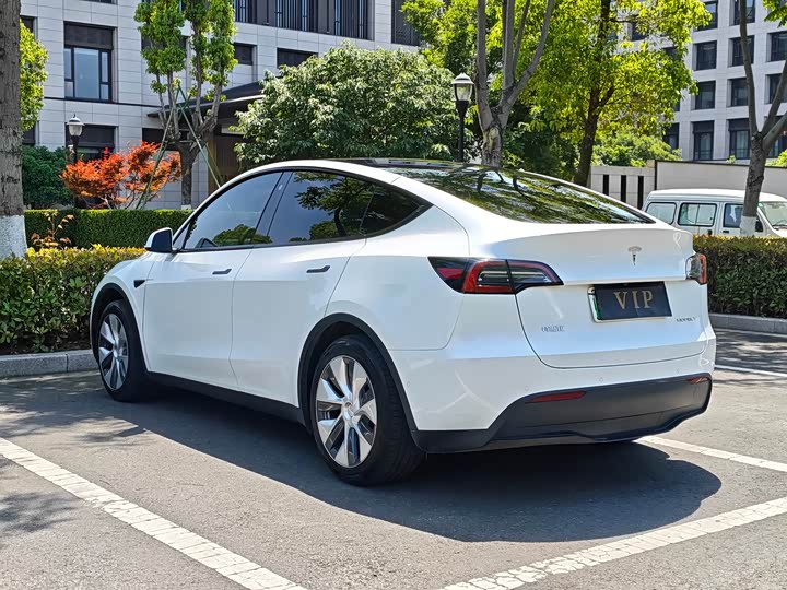 Фото 4 - Tesla Model Y