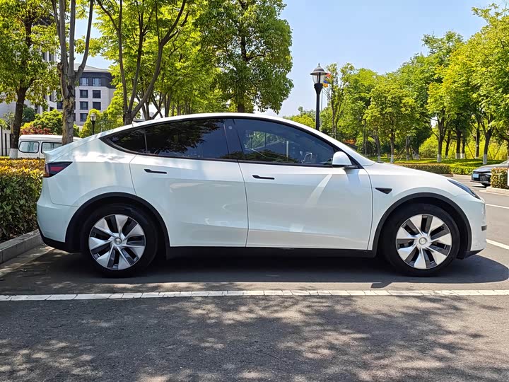 Фото 8 - Tesla Model Y