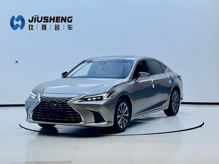 Фото 1 - Lexus ES