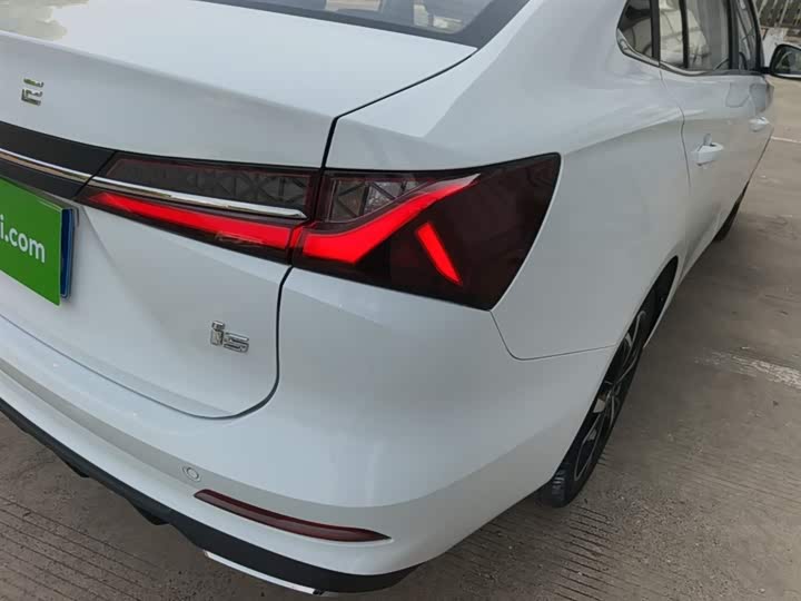Фото 8 - Roewe i5