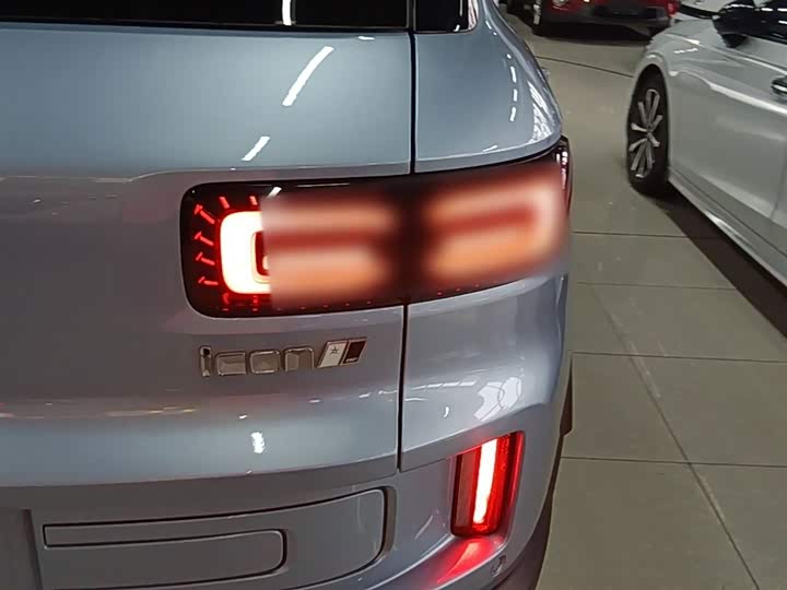 Фото 8 - Geely Icon