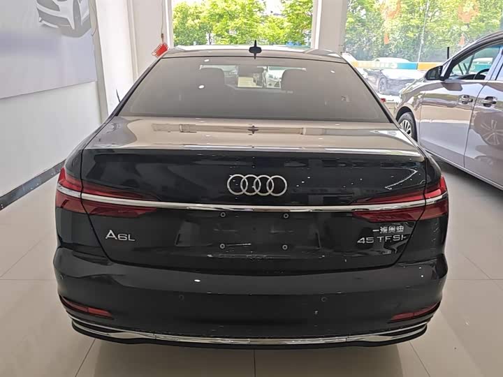 Фото 4 - Audi A6L