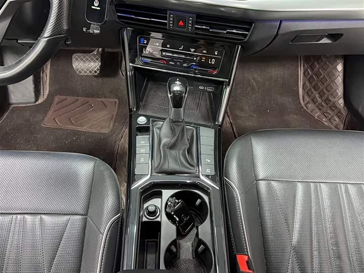 Фото 7 - Volkswagen Passat