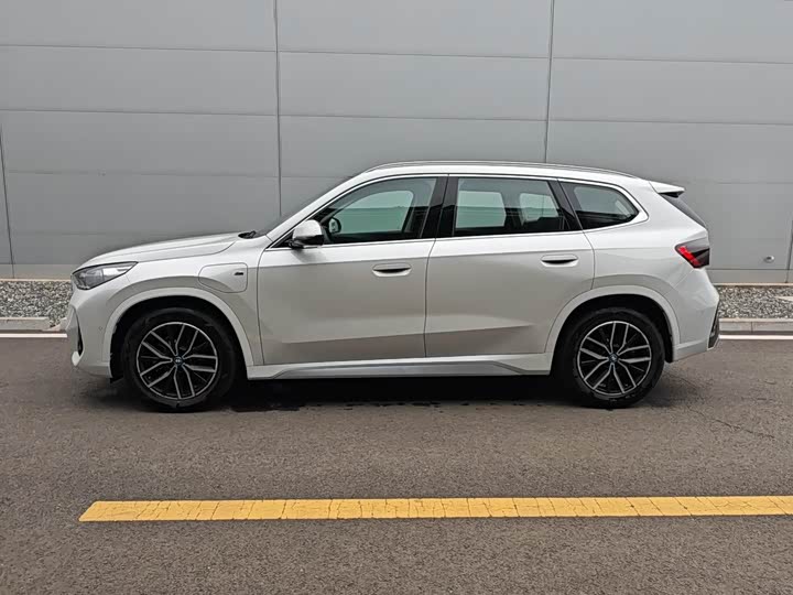 BMW iX1 2025 2025款 eDrive25L M运动套装