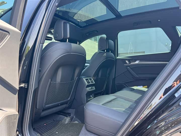 Фото 4 - Audi Q5L
