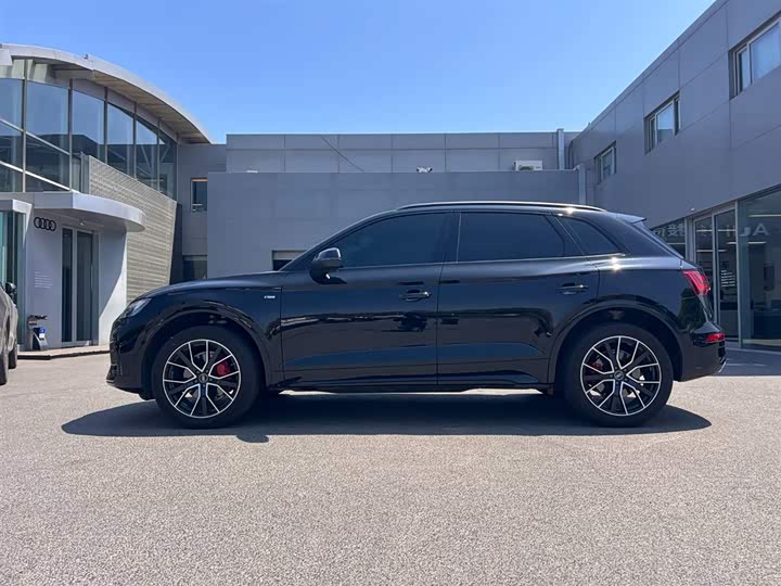 Фото 7 - Audi Q5L