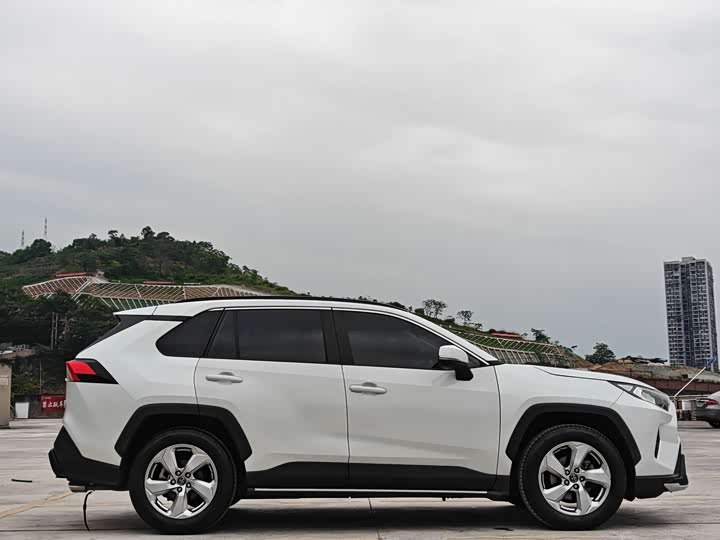 Toyota RAV4 2021 2021款 2.0L CVT两驱风尚PLUS版