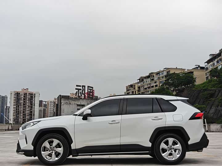 Toyota RAV4 2021 2021款 2.0L CVT两驱风尚PLUS版