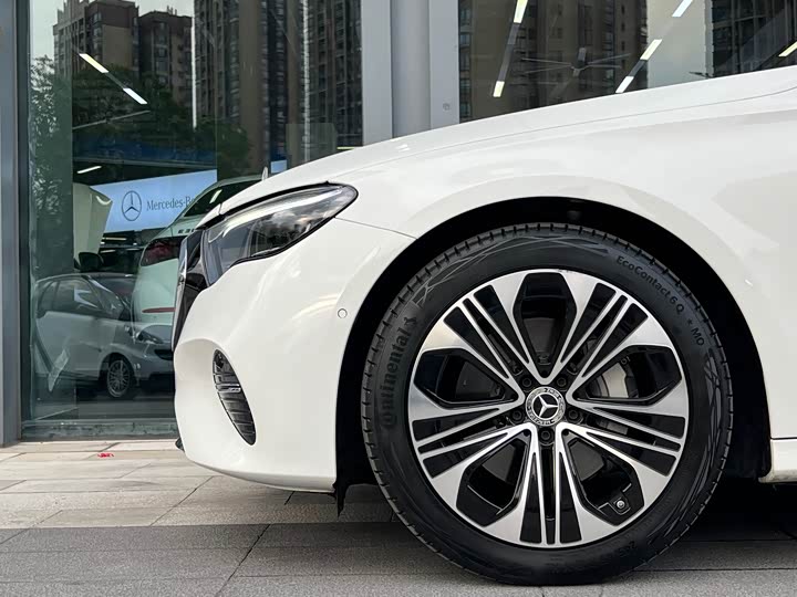 Фото 4 - Mercedes-Benz E-Class