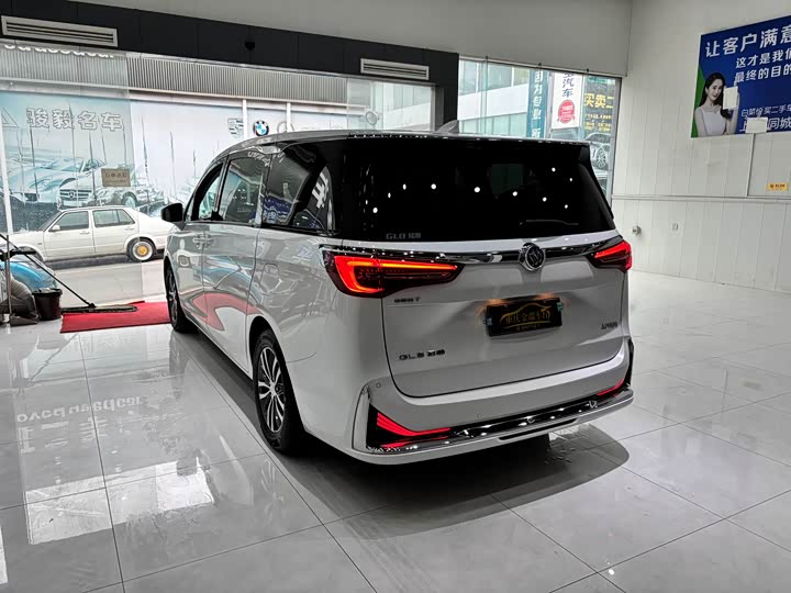 Photo 4 - Buick GL8 ES