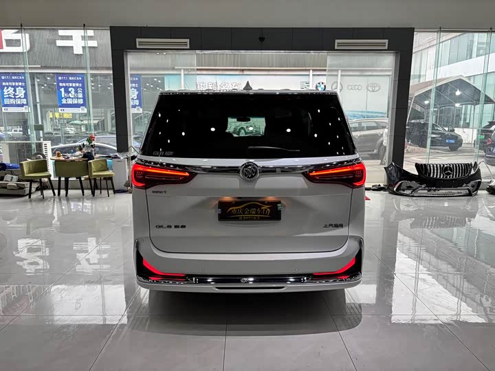 Photo 5 - Buick GL8 ES