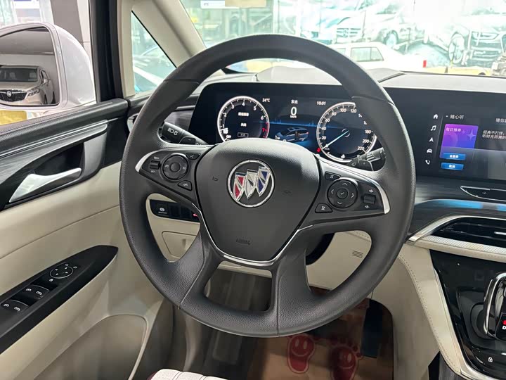 Photo 8 - Buick GL8 ES
