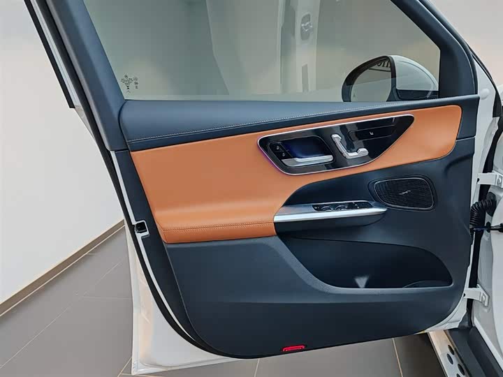Mercedes-Benz GLC-Class 2026 2026款 GLC 260 L 4MATIC 经典版