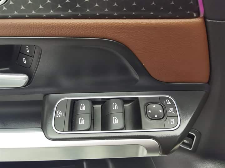 Mercedes-Benz GLB-Class 2024 2024款 改款 GLB 220 动感型