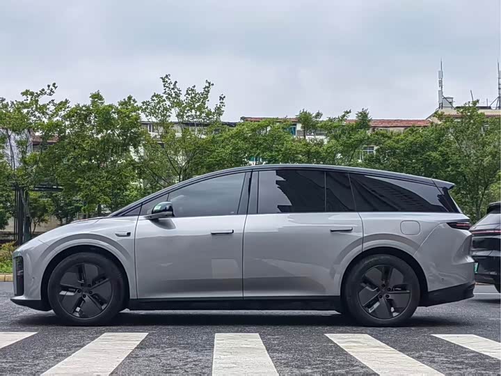 Фото 7 - LiXiang i8