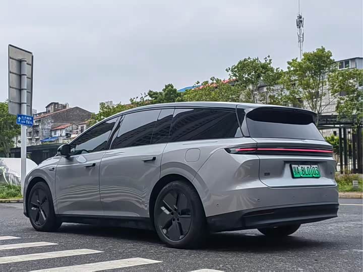 Фото 9 - LiXiang i8
