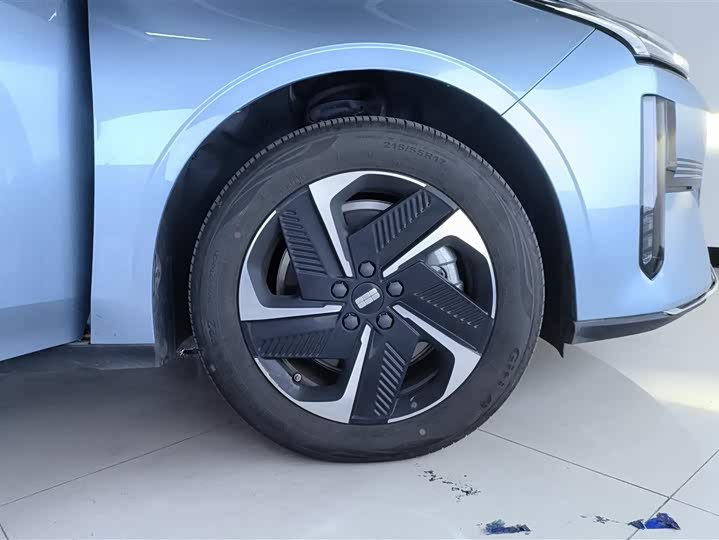 Geely Galaxy L6 2025 2025款 EM-i 140km 星舰版