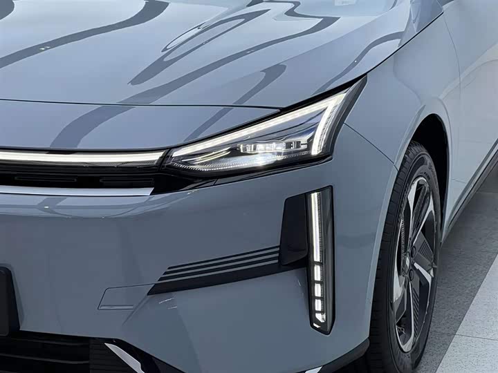 Geely Galaxy L6 2025 2025款 EM-i 140km 探索+版