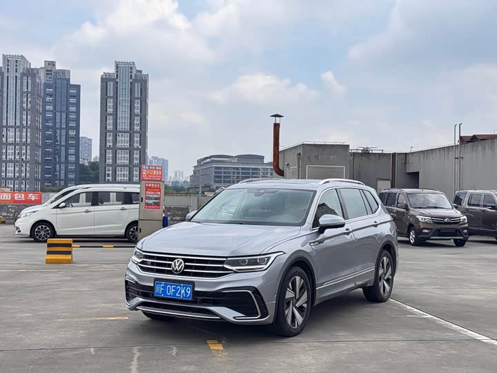 Фото 1 - Volkswagen Tiguan L Pro