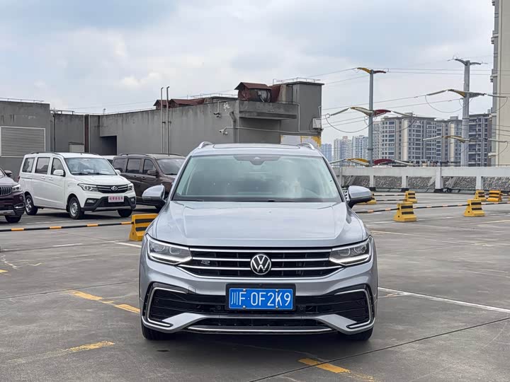 Фото 2 - Volkswagen Tiguan L Pro