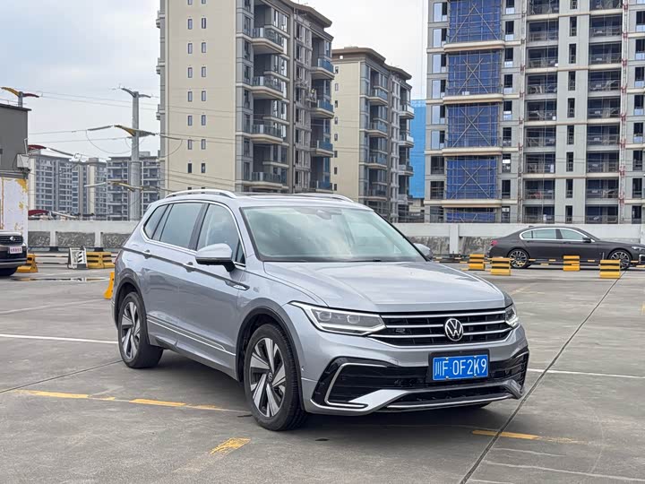 Фото 3 - Volkswagen Tiguan L Pro