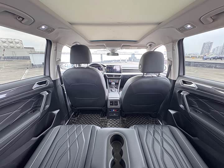 Фото 8 - Volkswagen Tiguan L Pro