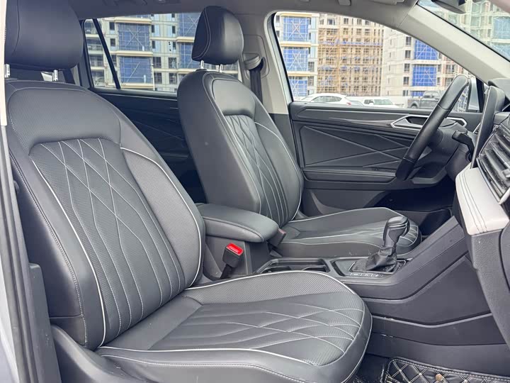 Фото 9 - Volkswagen Tiguan L Pro