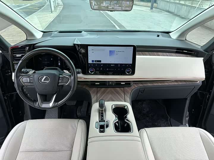 Фото 9 - Lexus LM