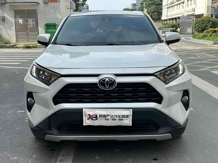 Фото 2 - Toyota RAV4