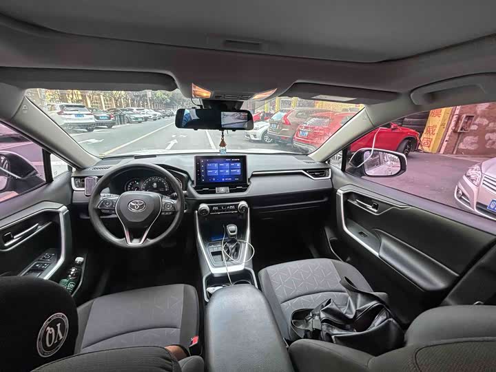 Фото 6 - Toyota RAV4
