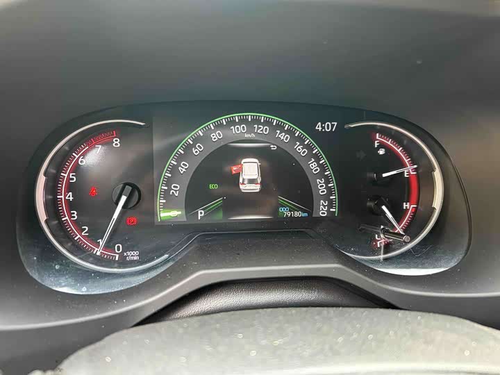 Фото 8 - Toyota RAV4