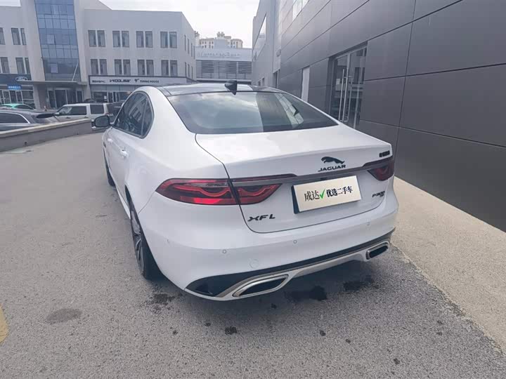 Zdjęcie 4 - Jaguar XF L