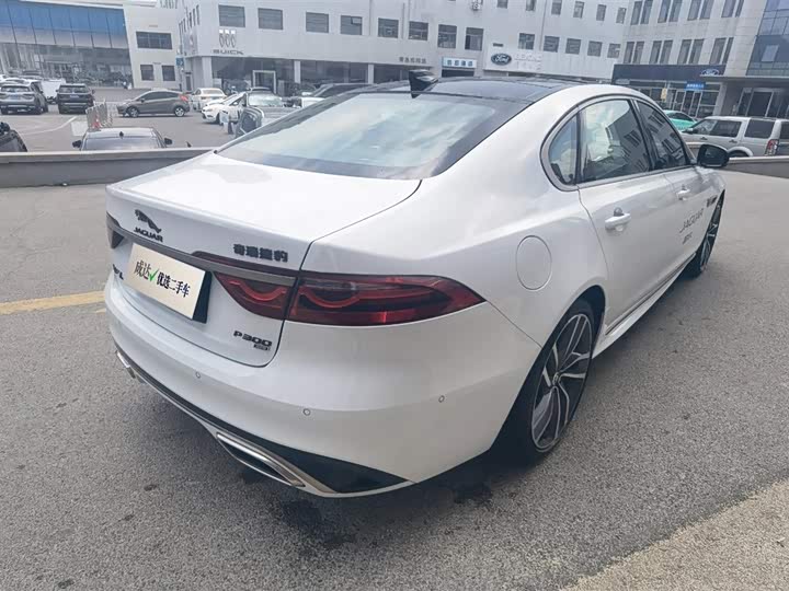 Zdjęcie 5 - Jaguar XF L