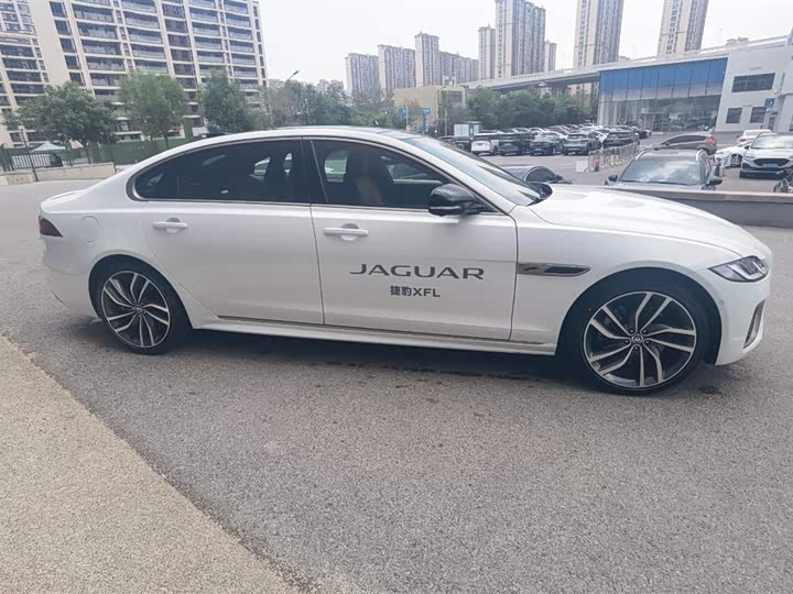 Zdjęcie 7 - Jaguar XF L
