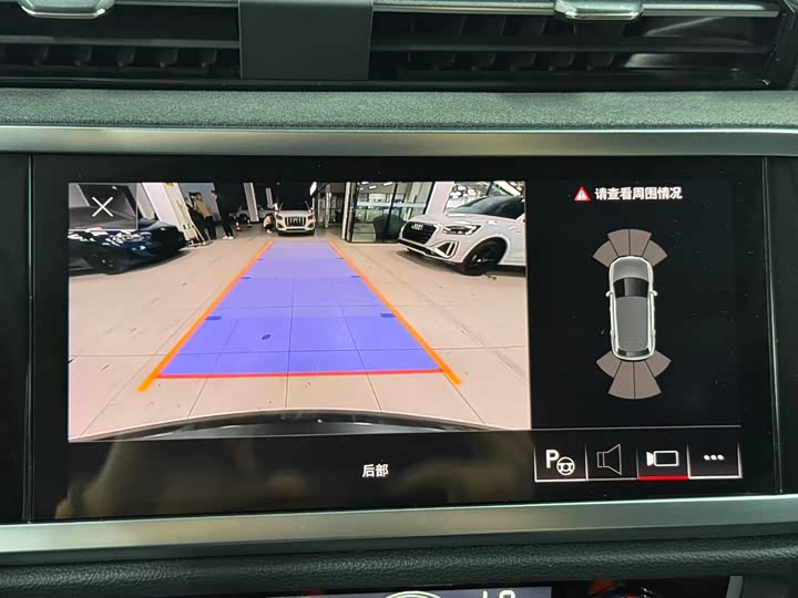 Фото 8 - Audi Q3
