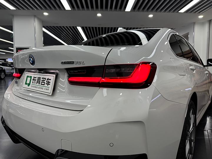 Фото 17 - BMW i3