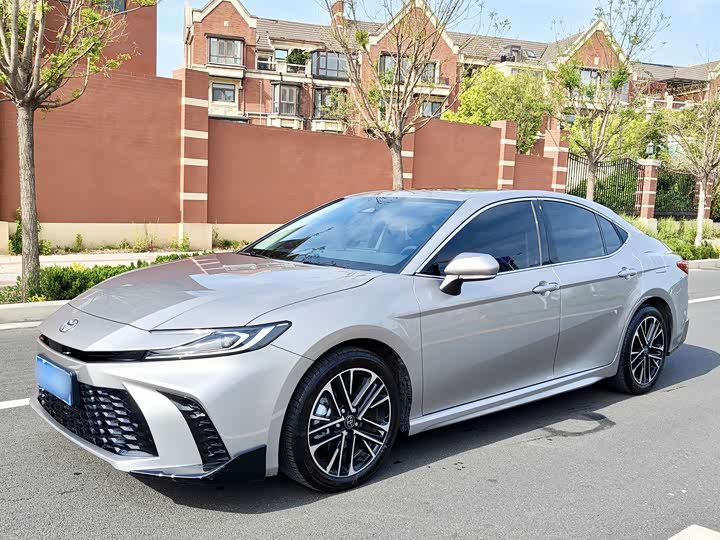 Toyota Camry 2026 2026款 双擎 2.0HSE 运动Lite版