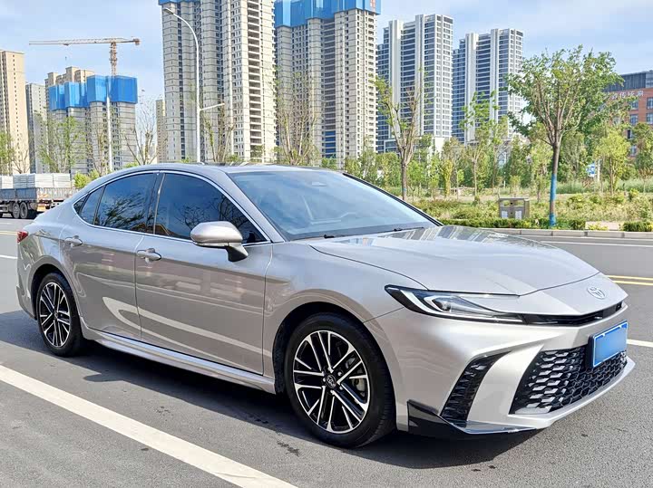 Toyota Camry 2026 2026款 双擎 2.0HSE 运动Lite版