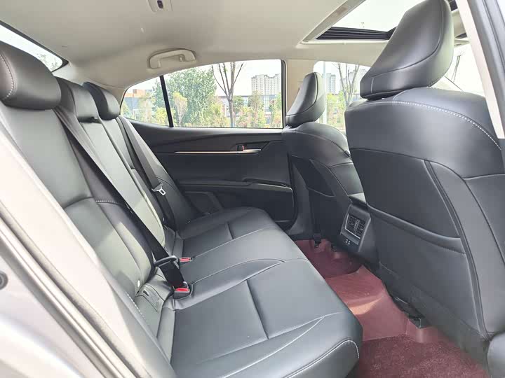 Toyota Camry 2026 2026款 双擎 2.0HSE 运动Lite版