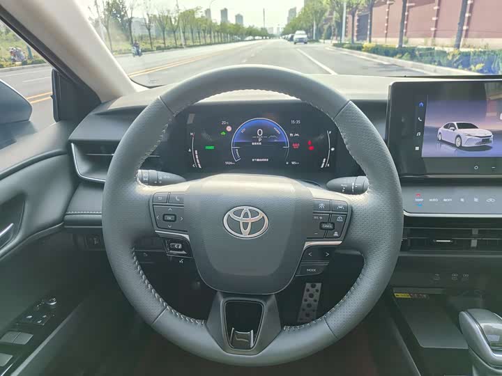 Toyota Camry 2026 2026款 双擎 2.0HSE 运动Lite版
