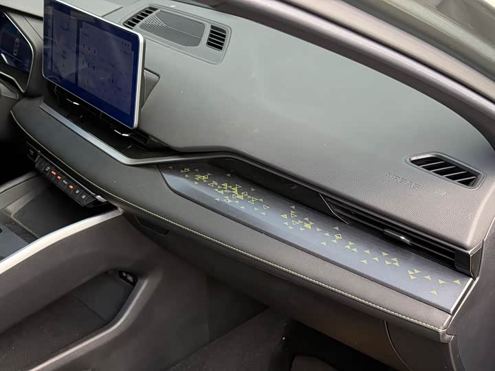Фото 8 - Geely Preface
