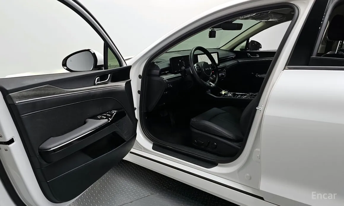 Photo 10 - Kia K5