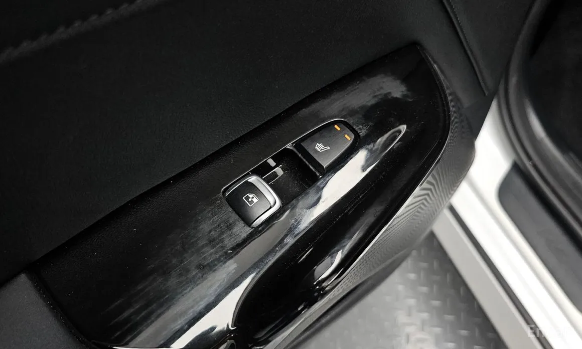 Photo 17 - Kia K5