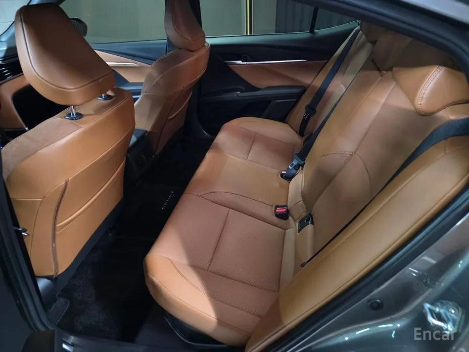 Toyota Camry 2024 2.5 XLE Hybrid