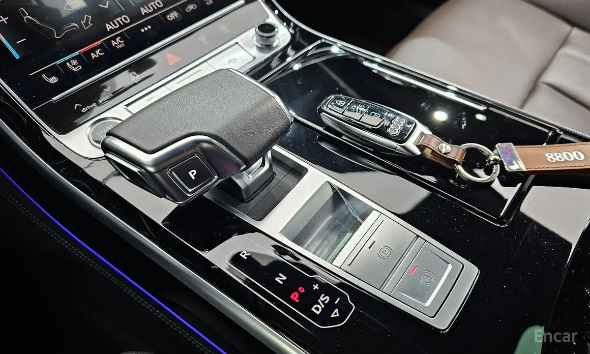 Фото 9 - Audi A8
