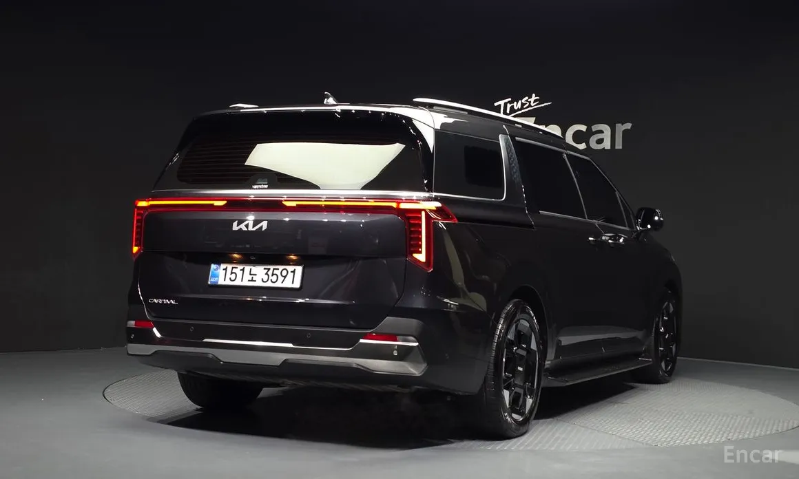 Фото 2 - Kia Carnival