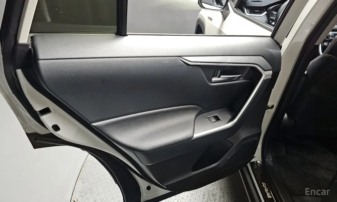 Toyota RAV4 2019 2.5 2WD Hybrid