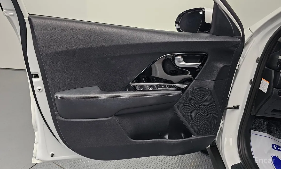 Фото 24 - Kia Niro